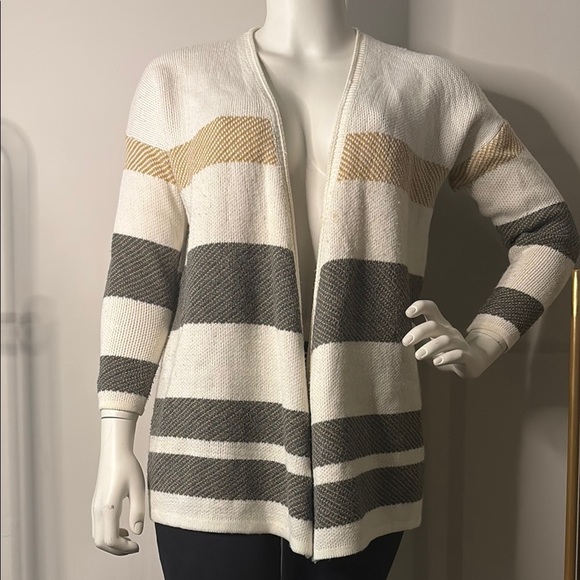 LaJu Cardigan - Picture 2 of 10